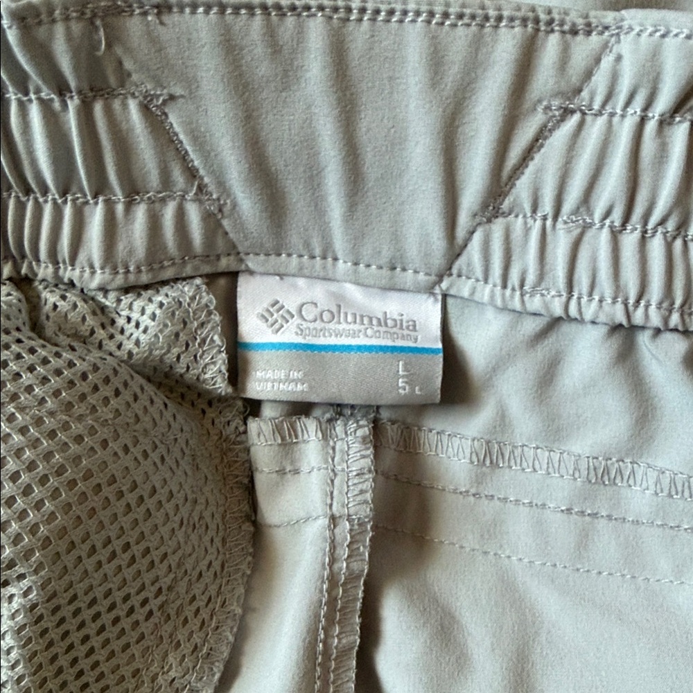 Women’s Columbia White Floral and Light Gray Shorts Bundle Size L - Picture 8 of 9